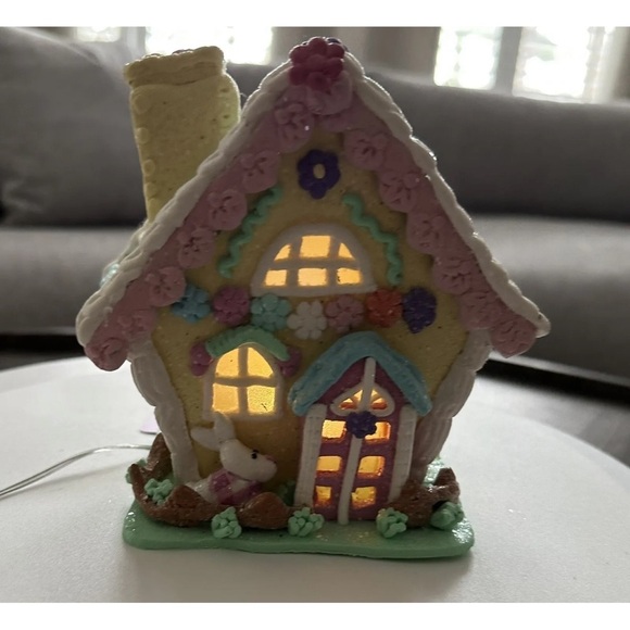 - Easter Light Up Pastel Gingerbread House 5.5” Clay Dough - Picture 3 of 7